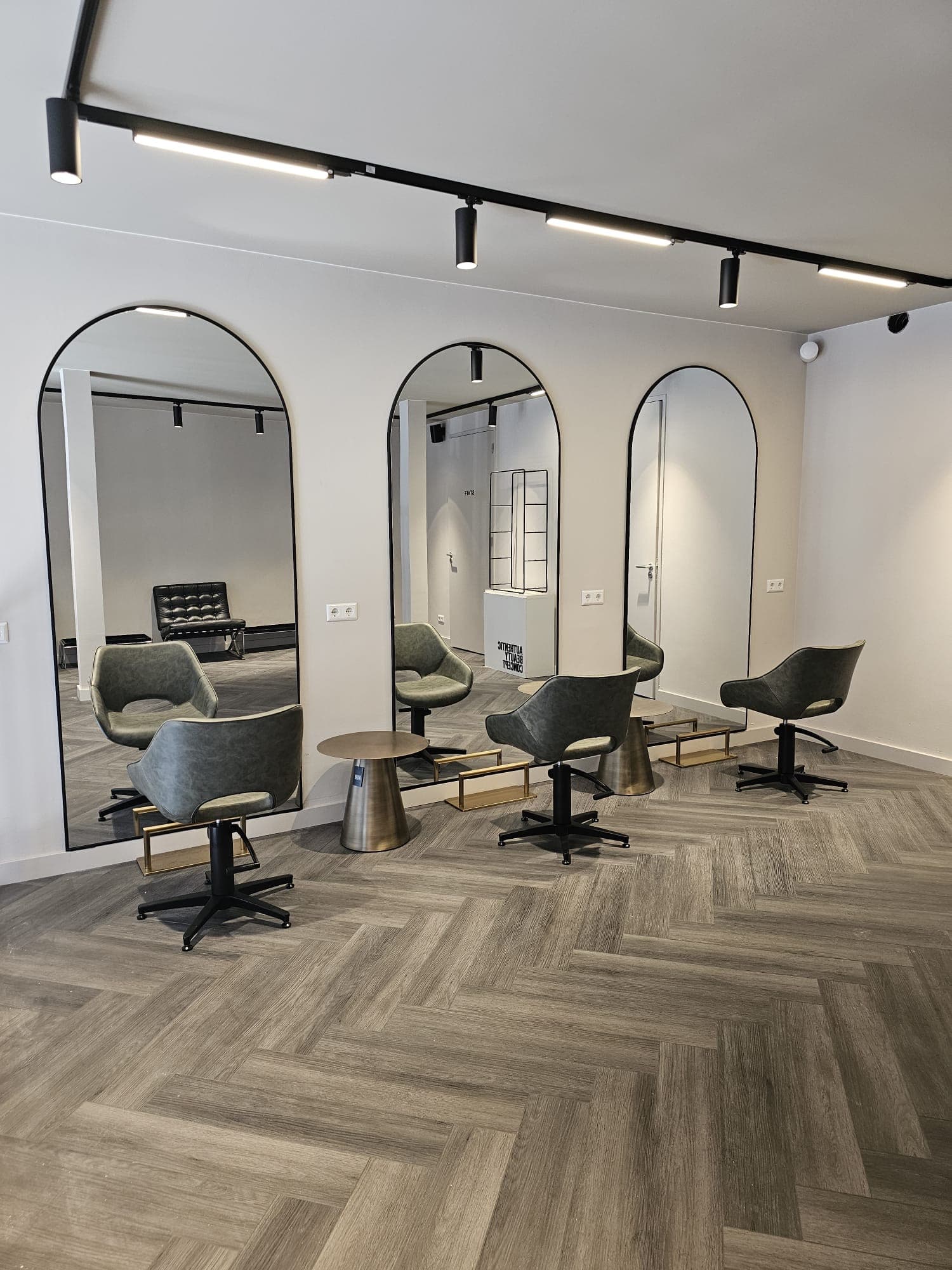 Styling area with arched mirrors